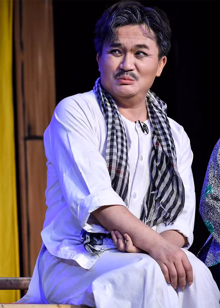 Đại Nghĩa (sinh năm 1978) là diễn viên thuộc biên chế của Sân khấu kịch Idecaf và là một trong những diễn viên xuất sắc nhất trong thế hệ của mình. Năm 2023, Đại Nghĩa được Nhà nước trao tặng danh hiệu Nghệ sĩ ưu tú. (Ảnh: FB Đại Nghĩa)