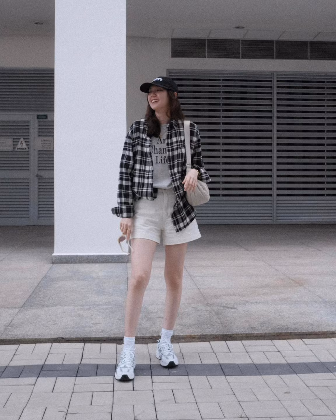Thay vì diện toàn các món thời trang mang tông màu tối, dễ thấy phong cách của Hải Tú phủ sóng bởi những item có gam màu tươi tắn. Ảnh: FBNV