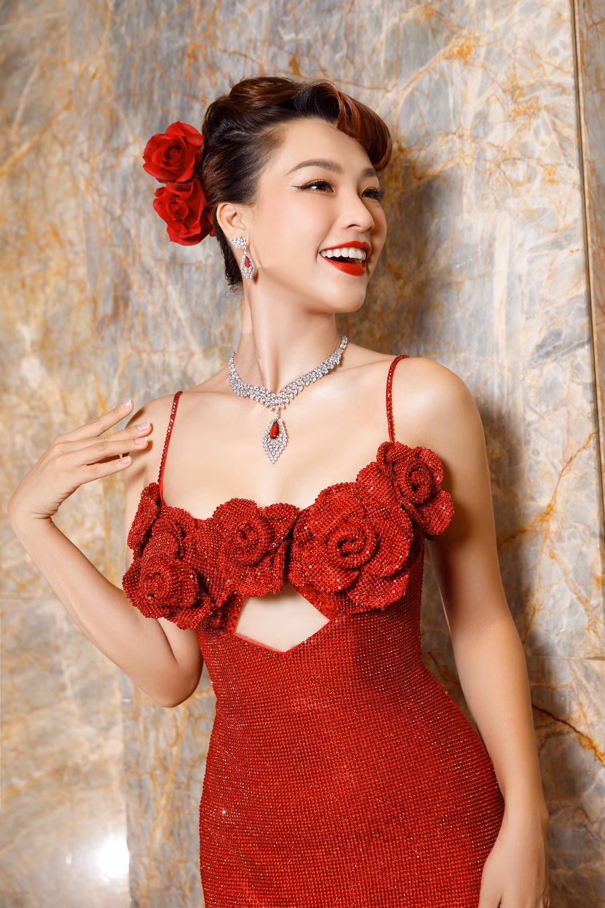 Sau khi ly hôn, MC Hoàng Oanh chọn cách giữ im lặng và tập trung cho cuộc sống riêng.