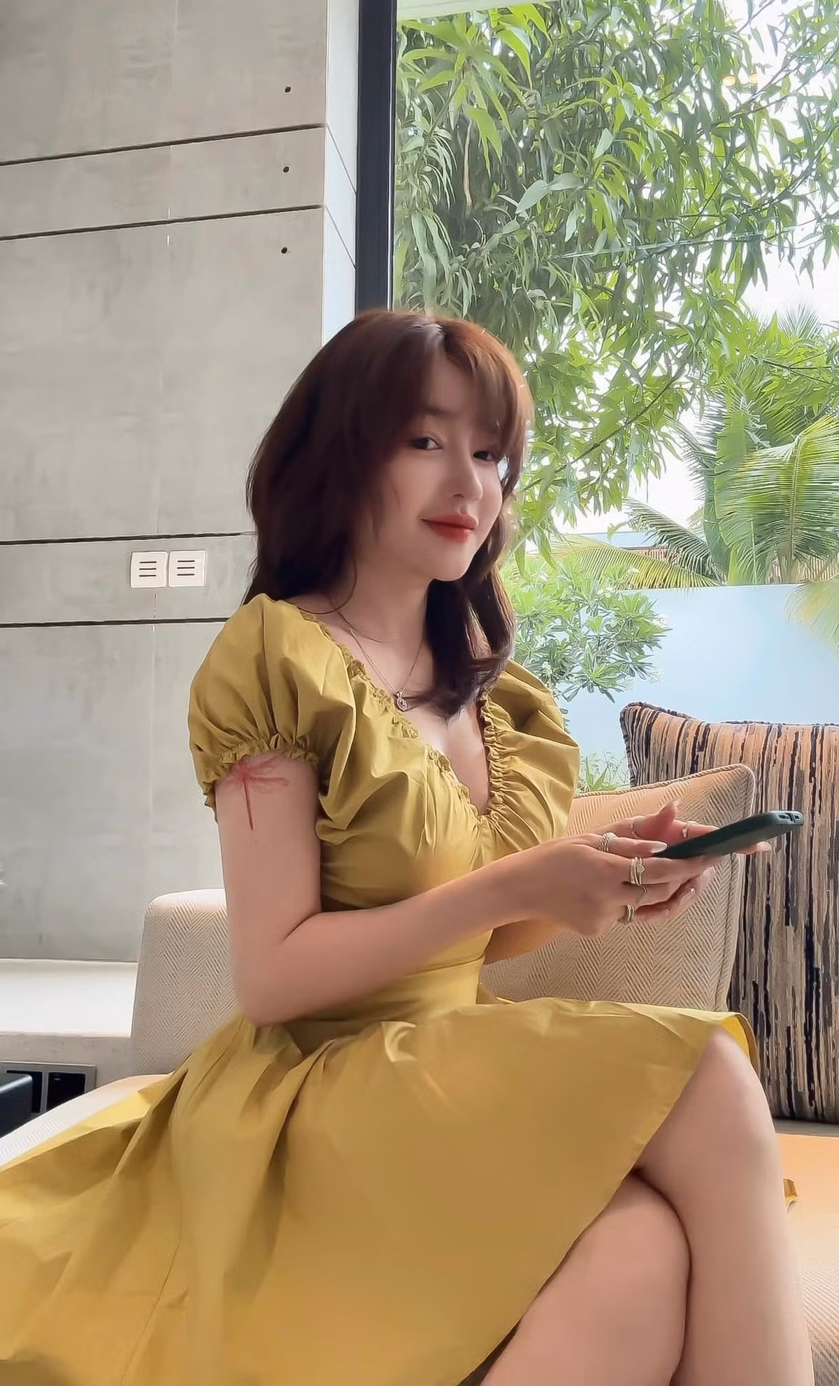Nhiều người dành lời khen ngợi cho nhan sắc và vóc dáng "không tuổi" của Elly Trần.