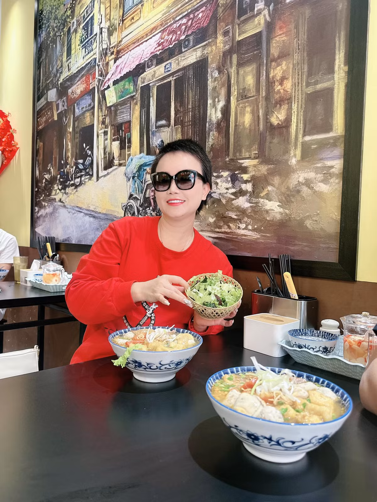 Nữ diễn viên vẫn giữ được nhan sắc xinh đẹp và rạng rỡ. Ảnh: FBNV