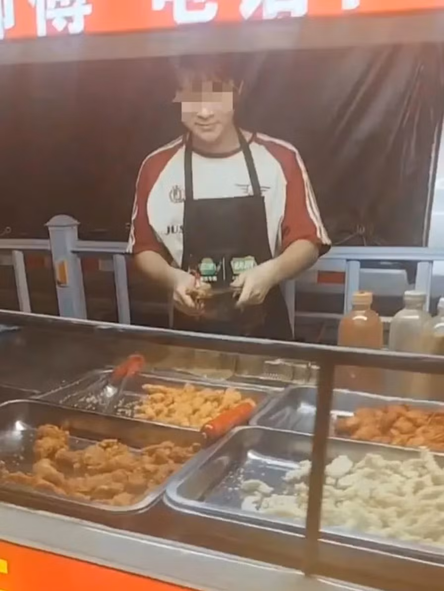 Cậu bé bỏ học, kiếm bộn tiền nhờ kế hoạch “dạy con” của mẹ Cau be bo hoc, kiem bon tien nho ke hoach “day con” cua me