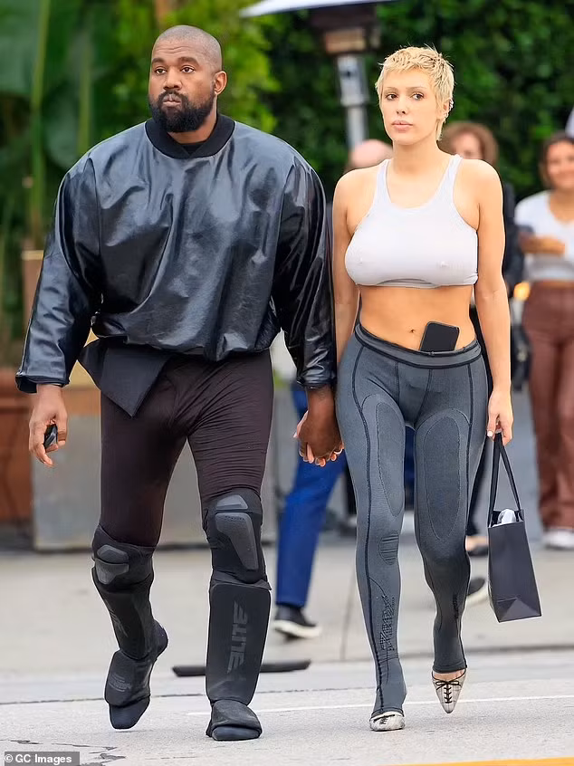 Bianca và Kanye bí mật kết hôn vào tháng 12/2022, chỉ một tháng sau khi anh hoàn tất thủ tục ly hôn với Kim Kardashian.