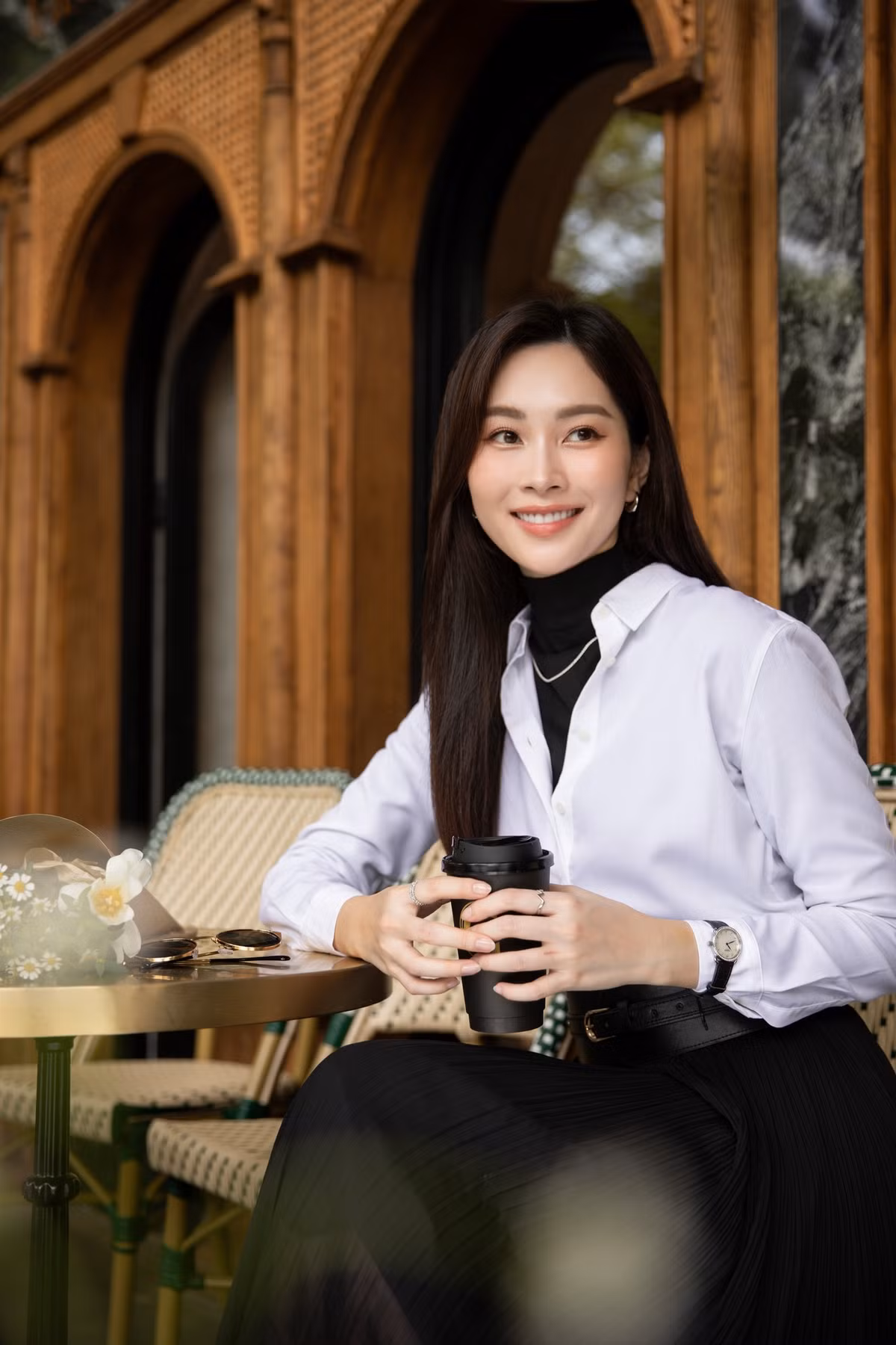 Mỗi lần xuất hiện, Thu Thảo luôn khiến công chúng xao xuyến bởi nhan sắc rạng rỡ và thần thái sang trọng.
