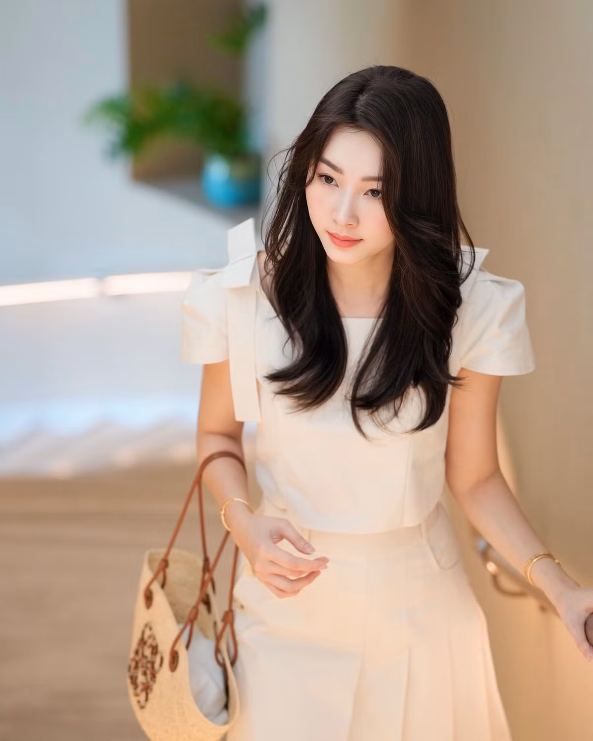 Bên cạnh nhan sắc trời phú, Đặng Thu Thảo còn được yêu mến bởi tính cách hiền dịu, thân thiện và lối sống giản dị.