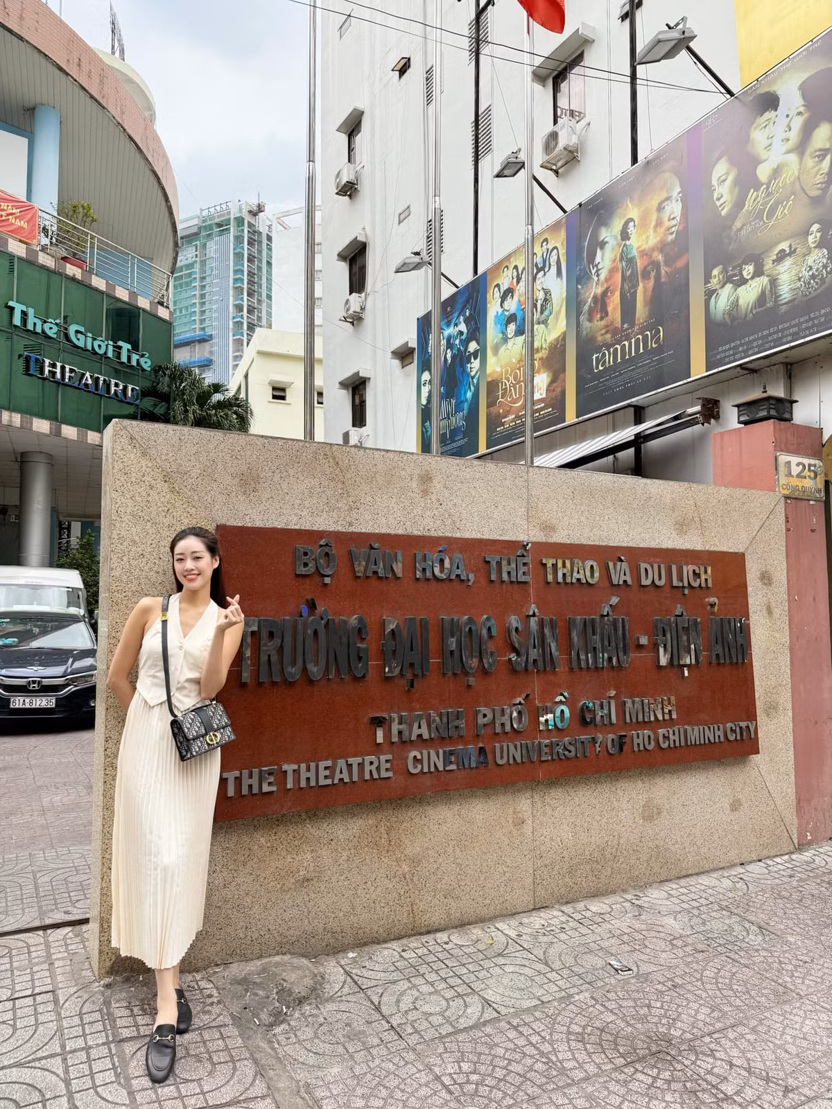 Hoa hậu Khánh Vân thấy bao kỷ niệm ùa về khi thăm lại mái trường Sân khấu - Điện ảnh TP HCM. Ảnh: FB Nguyễn Trần Khánh Vân