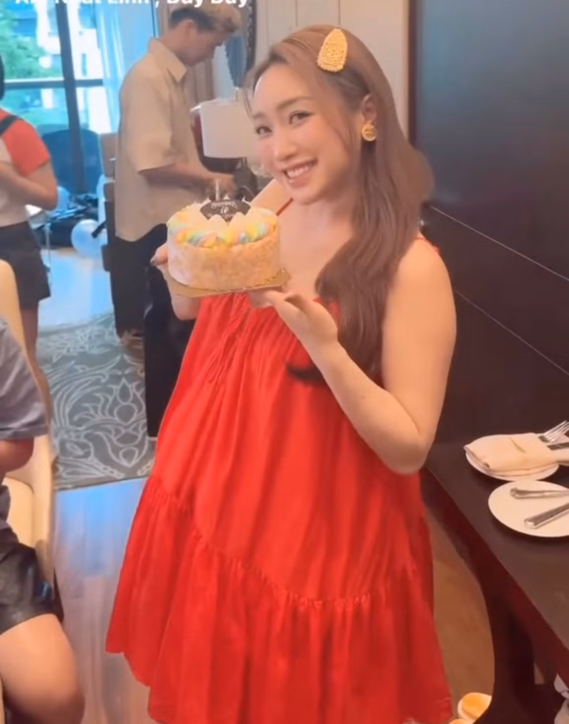Vo Chi Bao khoe bung bau, Ninh Duong Lan Ngoc nhan sac la lam