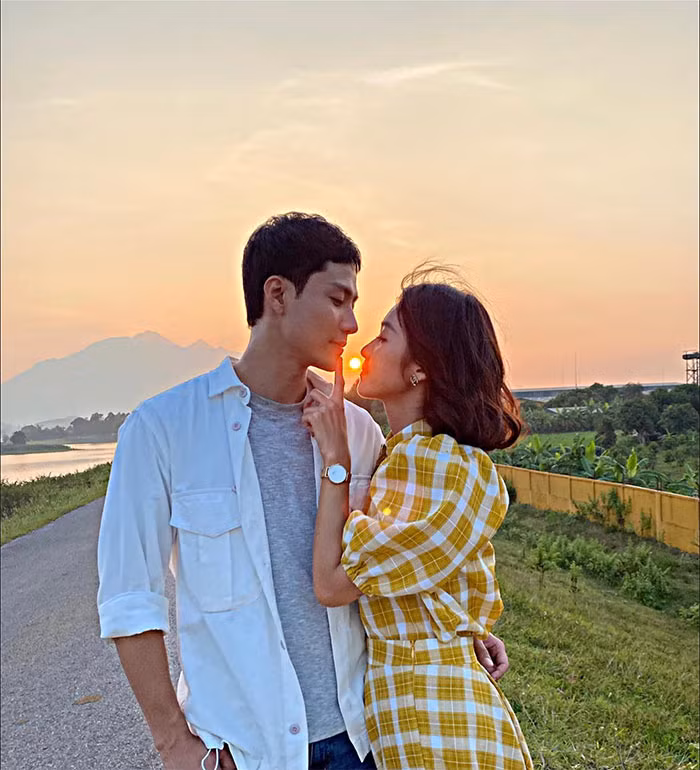 Thanh Sơn - Khả Ngân trong phim "11 tháng 5 ngày". Cũng từ bộ phim này cả hai bị nghi phim giả tình thật.