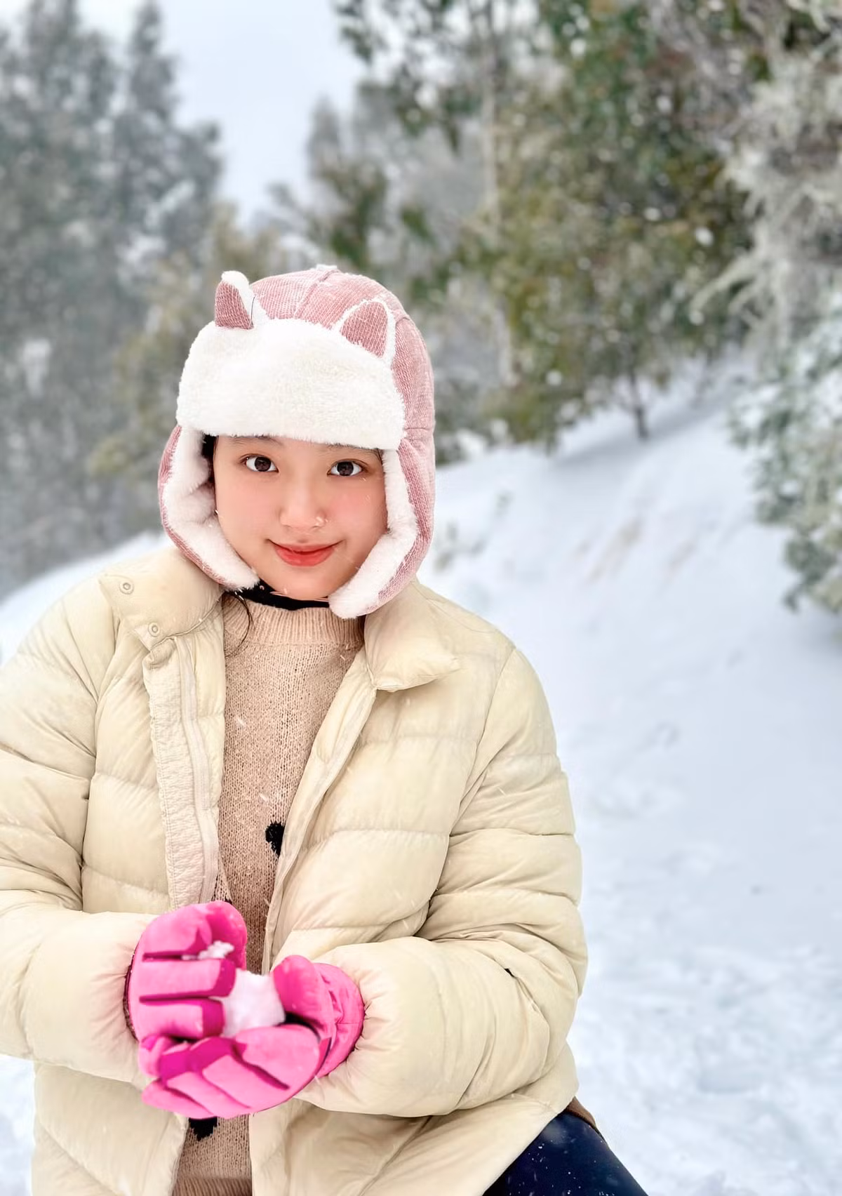 Ở tuổi thiếu nữ, Suti sở hữu chiều cao nổi bật, gương mặt thanh tú với đôi mắt to tròn, sống mũi cao và làn da trắng sáng. Ảnh: FB Bui Thuy Hanh