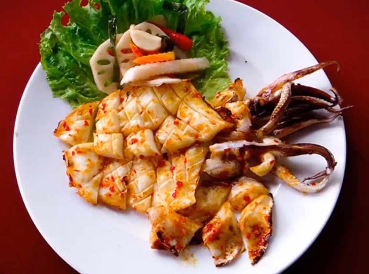 Ngoài món mực rim me ra thì đặc sản Nha Trang làm quà còn điểm danh món mực một nắng. Ảnh: Sưu tầm