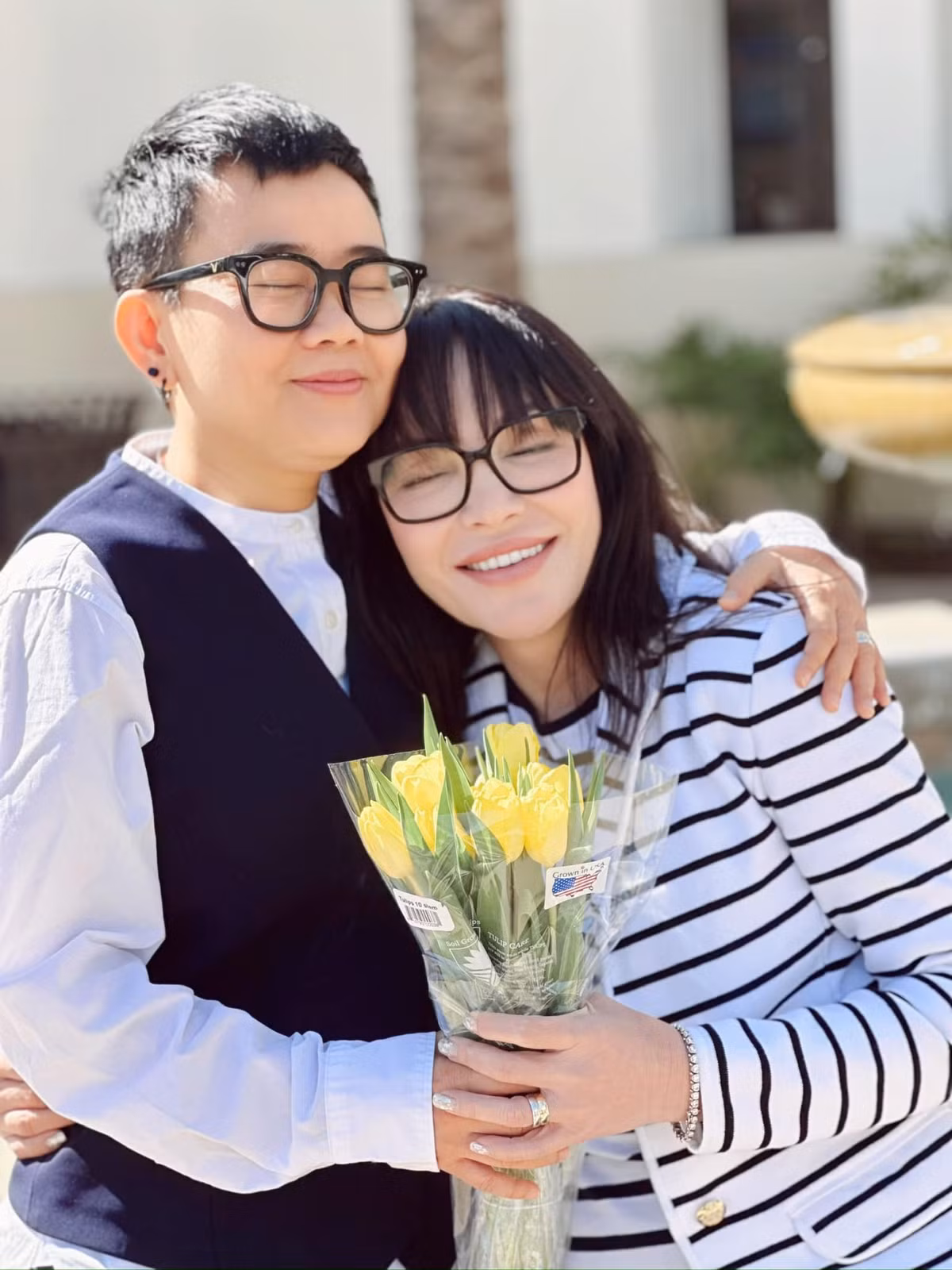 Cặp đôi luôn "sát cánh" cùng nhau trong mọi hoạt động.
