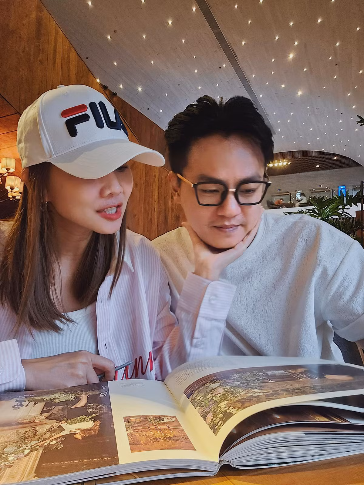 Cô có trong tay nhiều tài sản lớn giá trị như xe hơi sang trọng và bộ sưu tập hàng hiệu không thua kém bất kỳ mỹ nhân nào trong showbiz Việt.