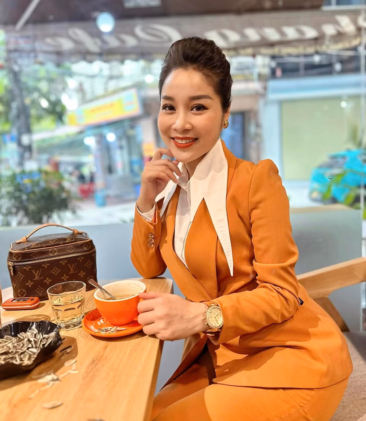 Thậm chí, nhiều người còn nhận xét, nhan sắc Minh Hương như ngày càng đằm thắm, mặn mà hơn.
