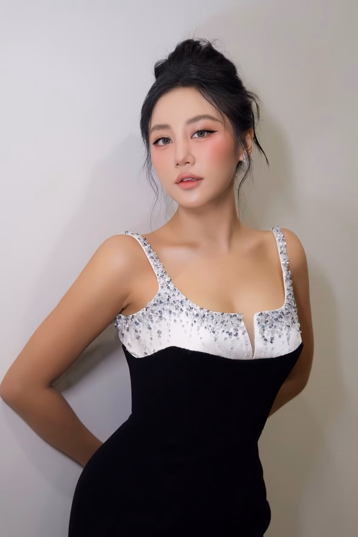 Van Mai Huong “lot xac” goi cam kho tin