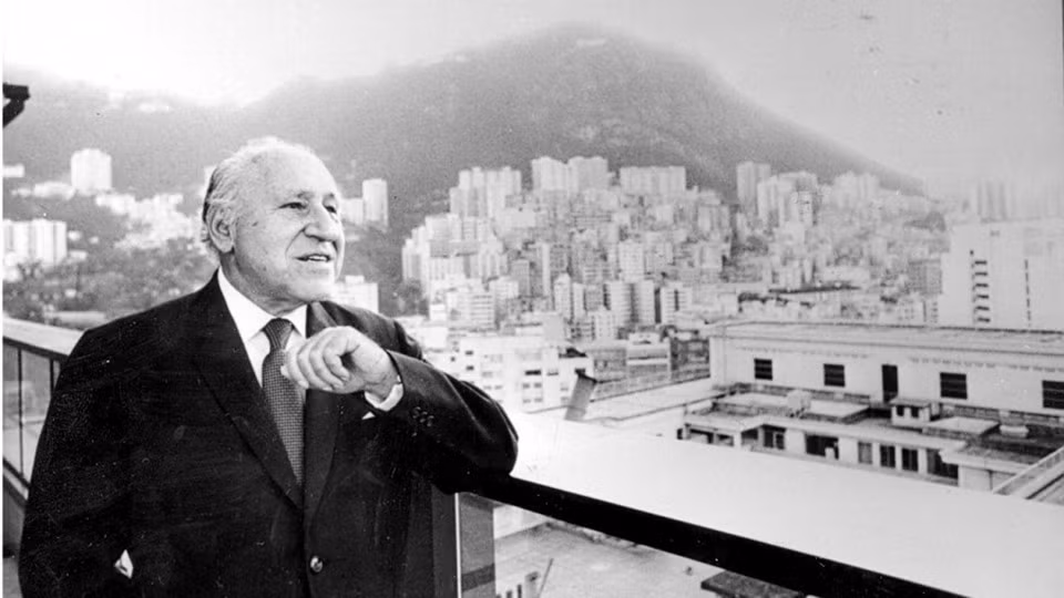 Lawrence Kadoorie qua đời vào năm 1993. Gần đây, gia đình đã công bố 60 bức ảnh do ông chụp về cuộc sống đời thường ở Hong Kong những năm 1950
