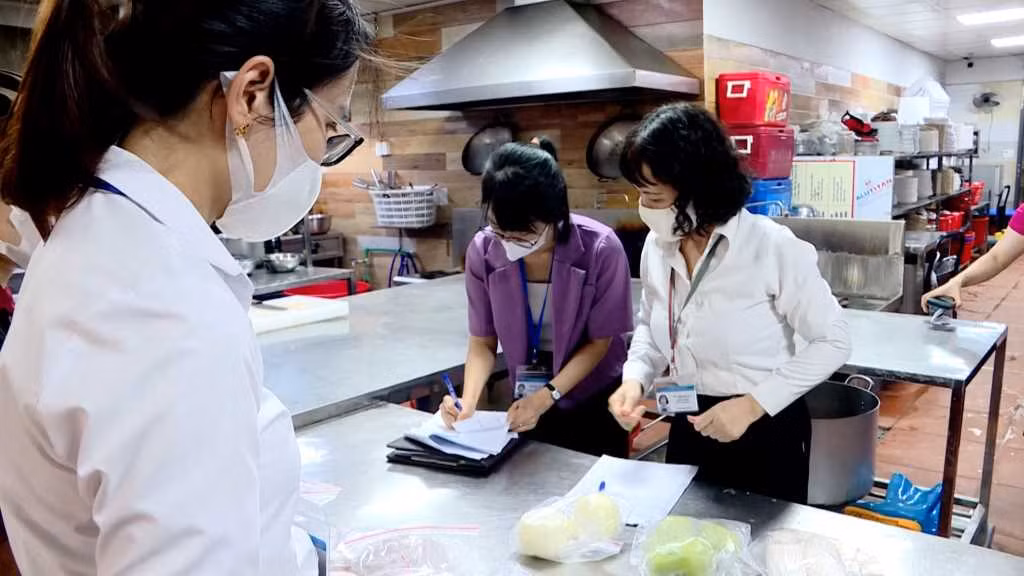 Quang Ninh tang cuong kiem soat an toan thuc pham