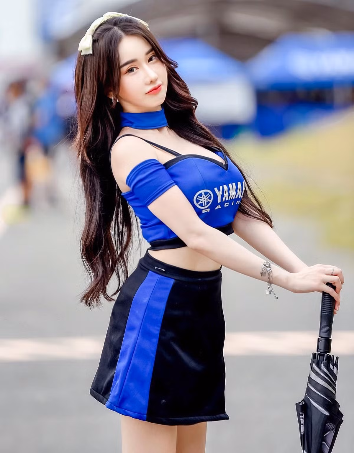 Đặc biệt, vòng một cup G của Waraporn Srichampa khiến cô nàng thu hút hơn, khiến mọi người chỉ muốn ngắm nhìn không rời mắt.