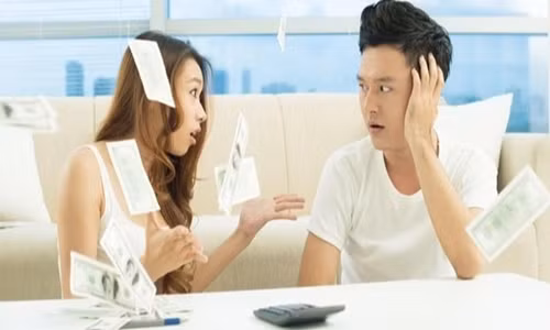 Lương gấp đôi chồng nhưng tôi vẫn bị chê vô dụng Luong gap doi chong nhung toi van bi che vo dung