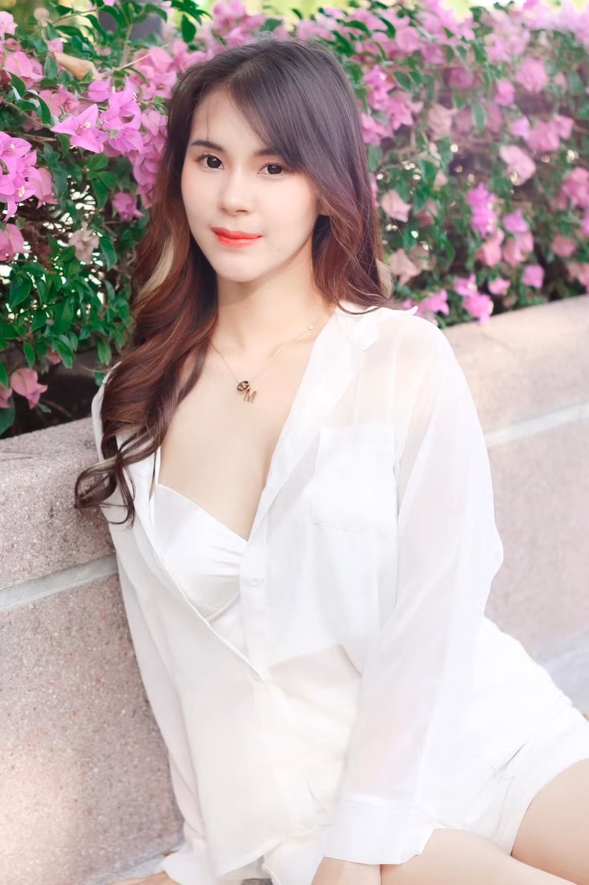 Hi vọng cô nàng sẽ cân nhắc và suy nghĩ kỹ càng trước khi tung những hình ảnh hở hang quá đà lên mạng xã hội.