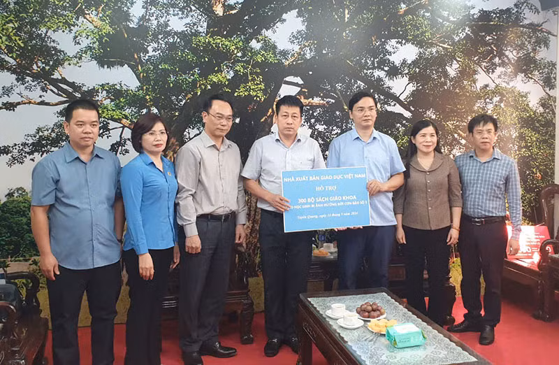 Cung ứng cho học sinh vùng lũ khoảng 18 triệu bản SGK Cung ung cho hoc sinh vung lu khoang 18 trieu ban SGK