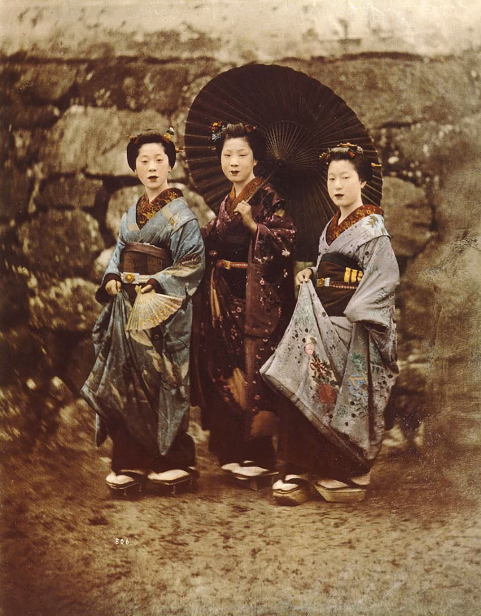 Những nàng geisha trong trang phục Kimono truyền thống.