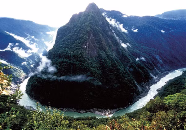 Yarlung Zangbo, Tây Tạng nổi tiếng bởi vẻ đẹp sơn thủy hữu tình.