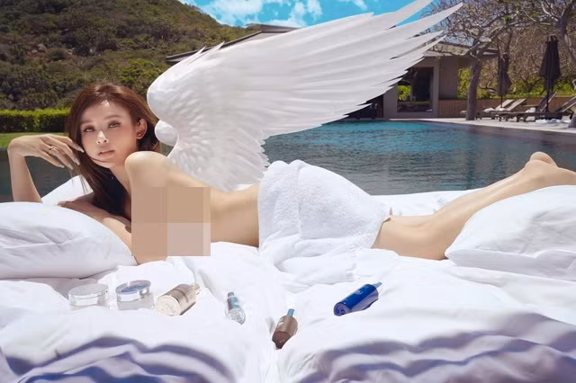 Mới đây nhất, cựu hot girl khiến dân tình "xỉu lên xỉu xuống" khi chia sẻ loạt ảnh bán nude bên hồ bơi. Khoảnh khắc ghi lại cho thấy bà xã doanh nhân Quang Huy trải chăn gối nằm tạo dáng cực sang chảnh.