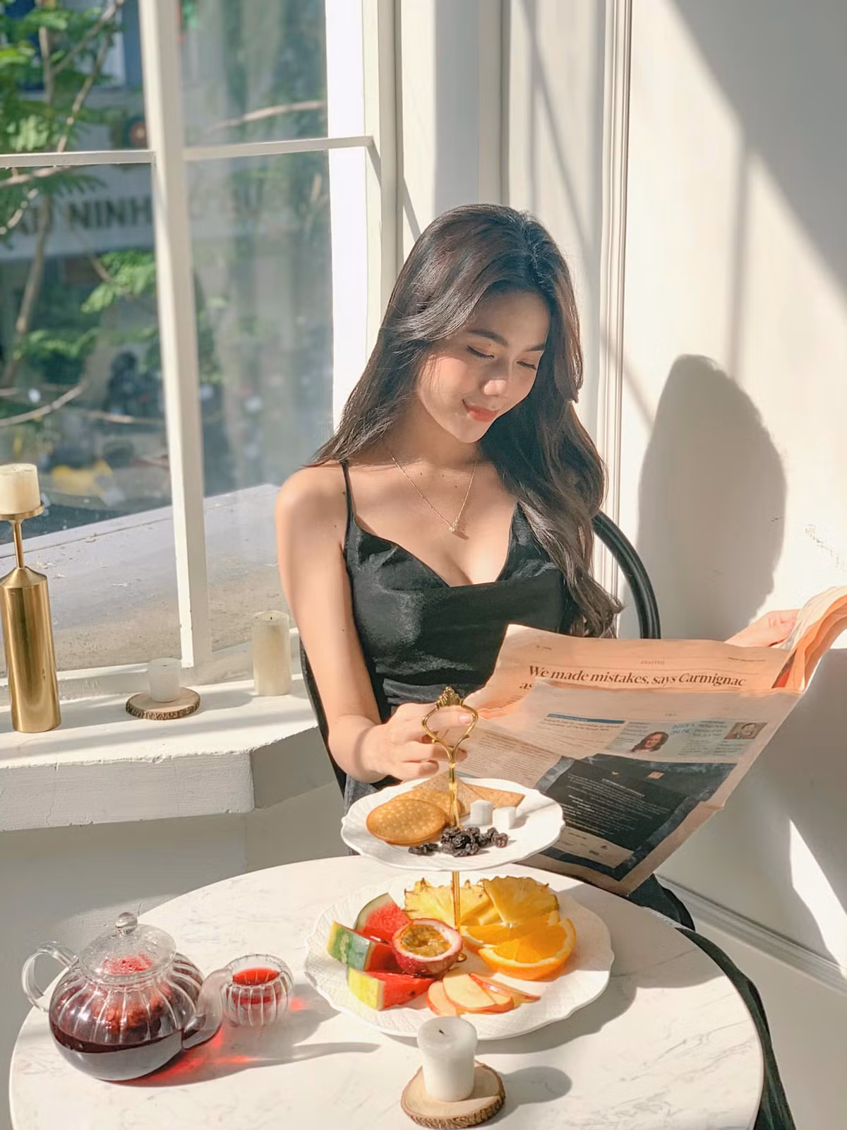 Thúy Hằng từng chia sẻ, từ những ngày học cấp 3 cô đã chăm chỉ luyện tập một số bộ môn như yoga và gym để có vóc dáng đẹp và tinh thần được thư giãn thoải mái.