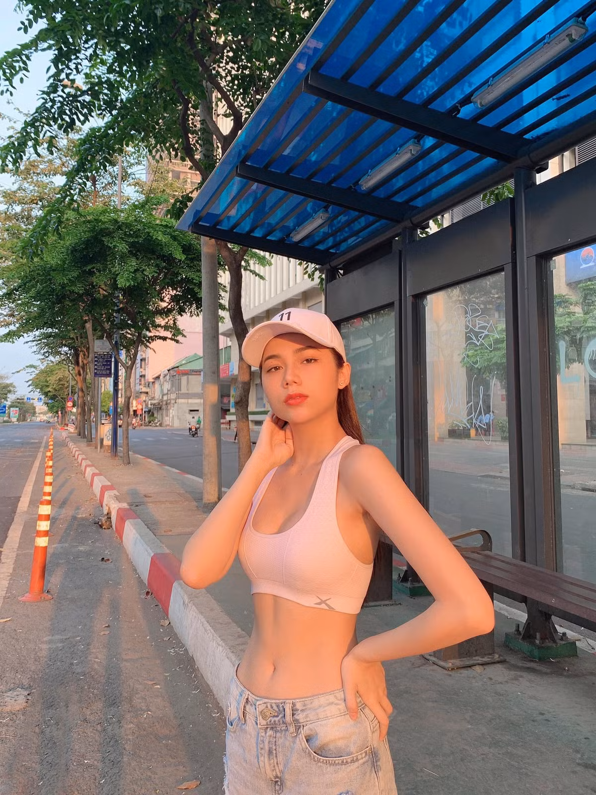 Thúy Hằng thích được đi đây đó, khám phá những nét văn hóa, phong cảnh từ nhiều nơi, tiếp xúc với những con người mới để mở rộng vốn hiểu biết.