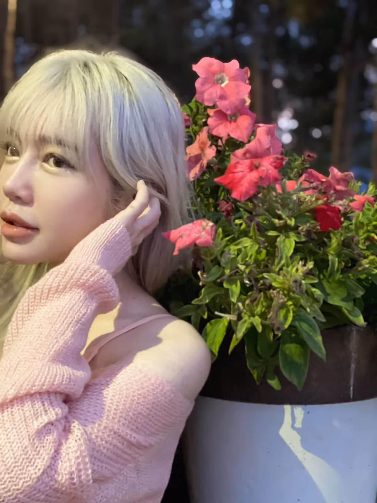 Elly Trần là một trong những hot girl đời đầu của thế hệ hot teen Việt. Nổi tiếng từ nhiều năm trước nhưng ở hiện tại, nữ diễn viên kiêm người mẫu này vẫn nhận được sự quan tâm từ đông đảo cư dân mạng.