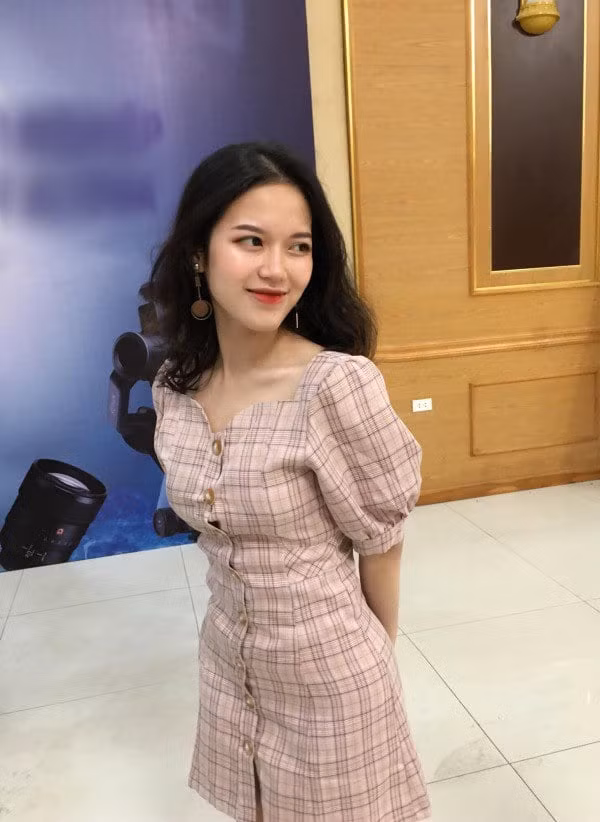 Được biết, Thu Thủy từng giành giải Á Khôi tại Miss Thanh lịch trường Đại học Vinh 2019.