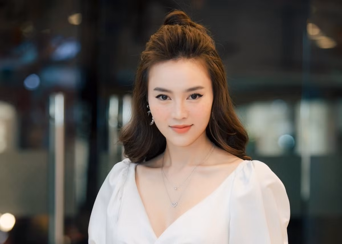 Trước Lan Ngọc, ngọc nữ nào từng “chết dở” vì nghi án clip “nóng“? Truoc Lan Ngoc, ngoc nu nao tung “chet do” vi nghi an clip “nong“?