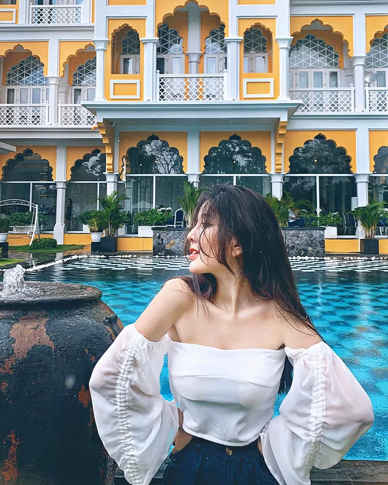 Võ Ngọc Trân sở hữu nhan sắc xinh đẹp, nụ cười tươi sáng chuẩn thiên thần còn body lại hot khiến cô nàng ngày càng nổi tiếng.