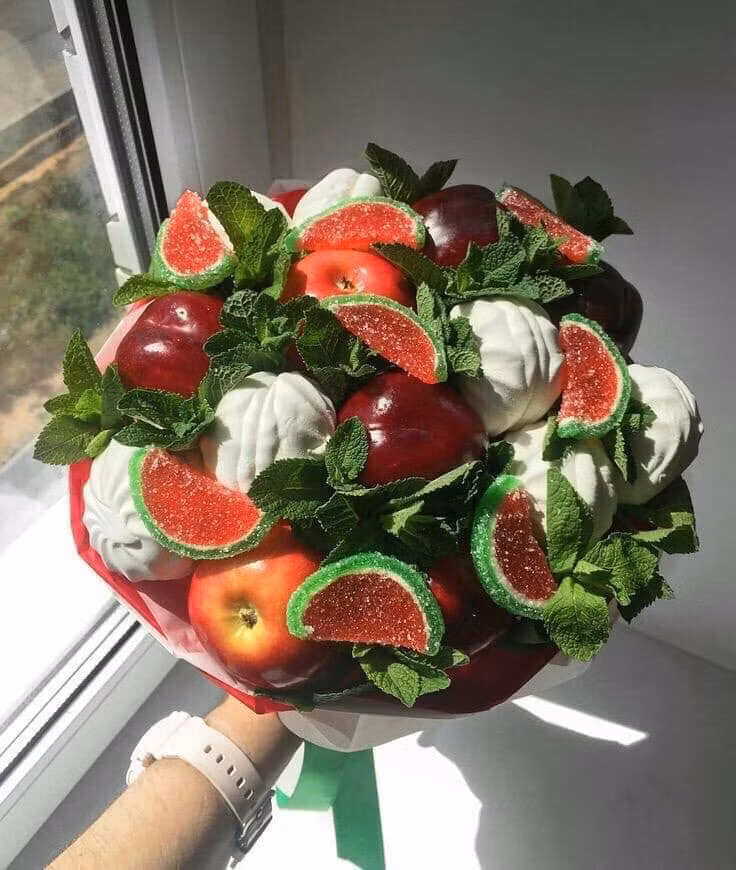 Những tín đồ hoa quả chắc chắn sẽ không thể từ chối món quà đặc biệt được làm từ các loại quả hấp dẫn này. Ảnh: Tổng hợp