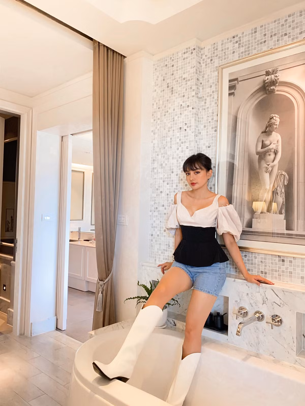 Lay dai gia Thai Lan, hot girl “dao keo” co cuoc song ra sao?