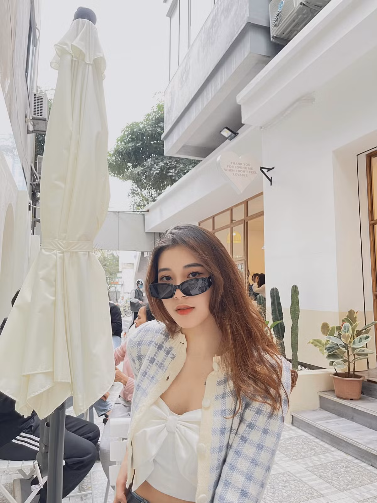 Nhiều người nhận định Thu Huyền là lớp kế cận tài sắc của những đàn chị nổi tiếng như Phạm Kim Huệ, Nguyễn Linh Chi, Phạm Thu Trang…