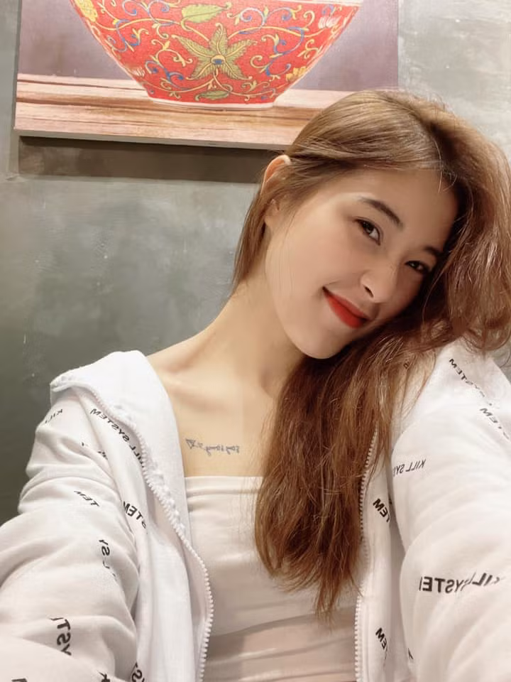 Đặng Thu Huyền không chỉ là VĐV trẻ tài năng, mà còn luôn nhận được nhiều sự quan tâm nhờ diện mạo xinh đẹp, vóc dáng chuẩn như người mẫu.