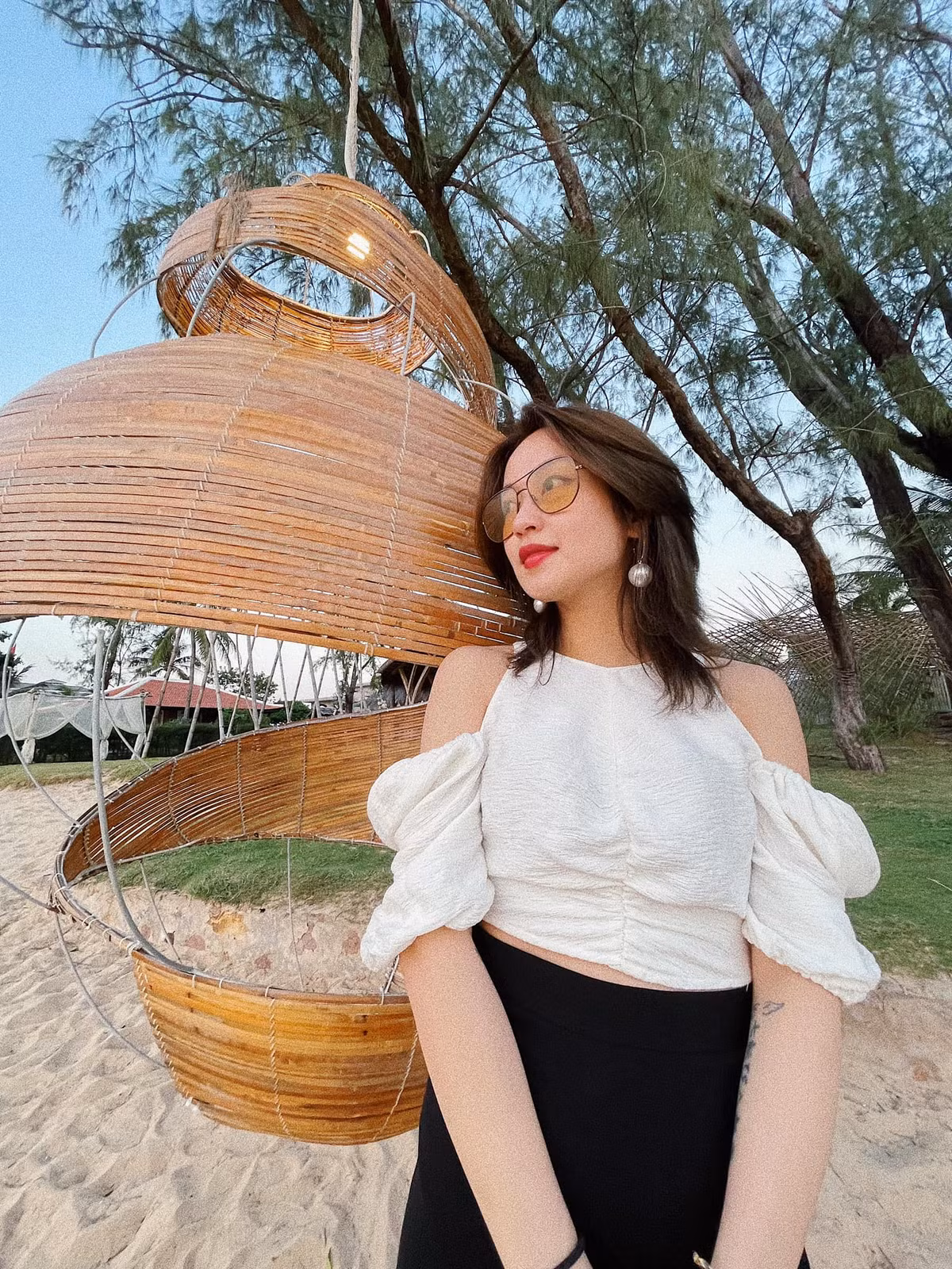 Sau cuộc hôn nhân đầu tiên đổ vỡ, Mi Vân dần trở nên kín tiếng hơn và rút khỏi showbiz.
