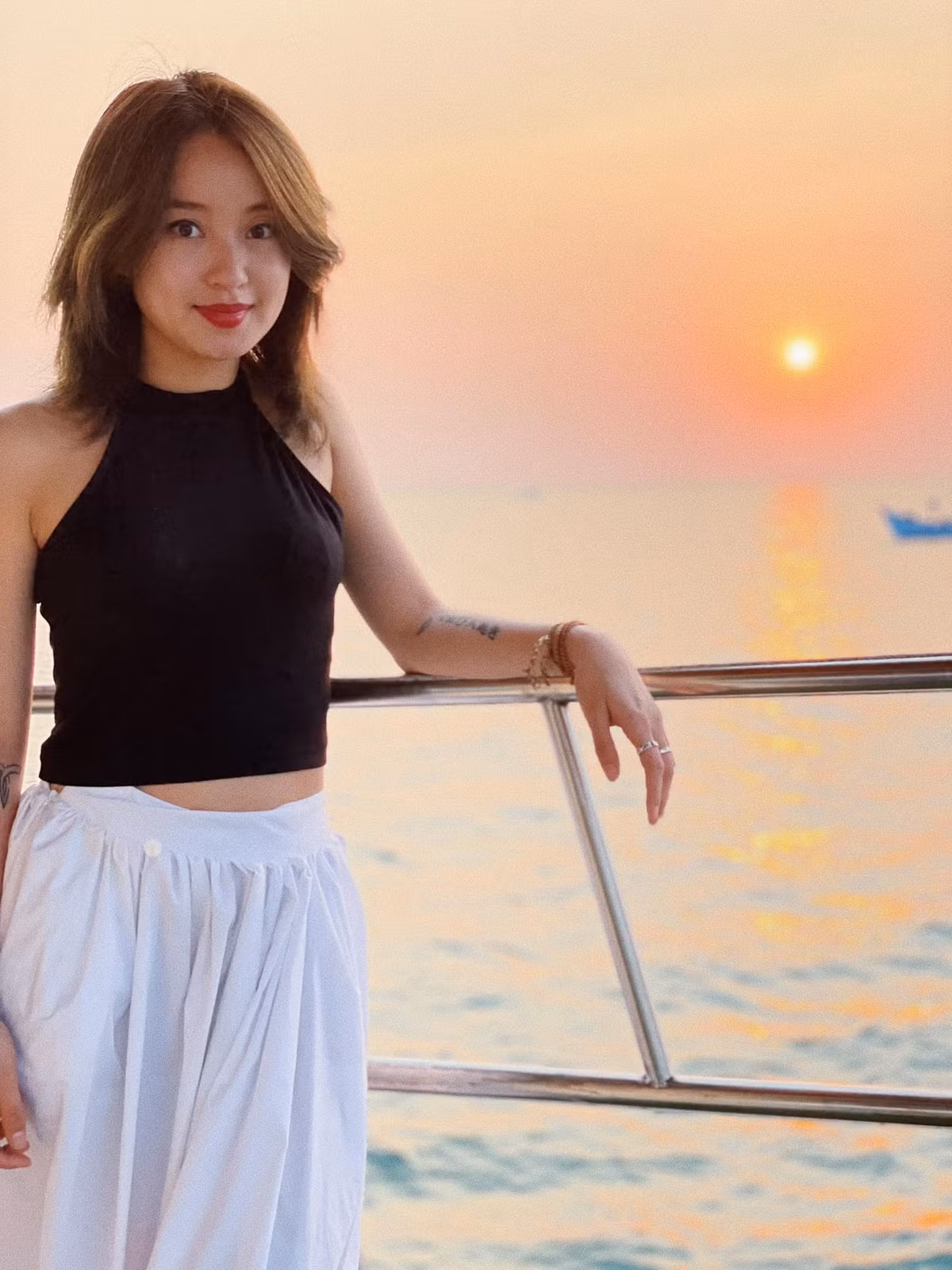 Là một trong những hot girl đời đầu khá nổi tiếng từ những năm 2005 - 2006, có lẽ cái tên Mi Vân không còn xa lạ đối với nhiều bạn trẻ. Tuy đã là bà mẹ hai con nhưng những khoảnh khắc khoe sắc vóc của cựu hot girl đã thực sự gây ngỡ ngàng cho tất cả cư dân mạng.