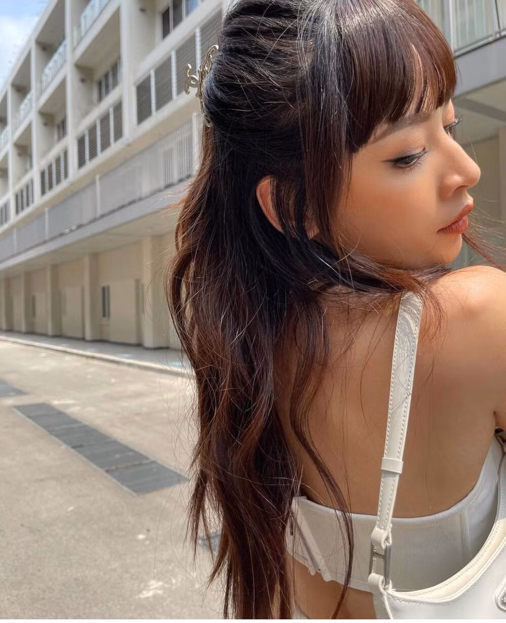 Những kiểu trang phục lắt léo, hở bạo như thế nào cũng được mỹ nhân Hà thành chinh phục dễ dàng "thiêu đốt" mọi ánh nhìn.