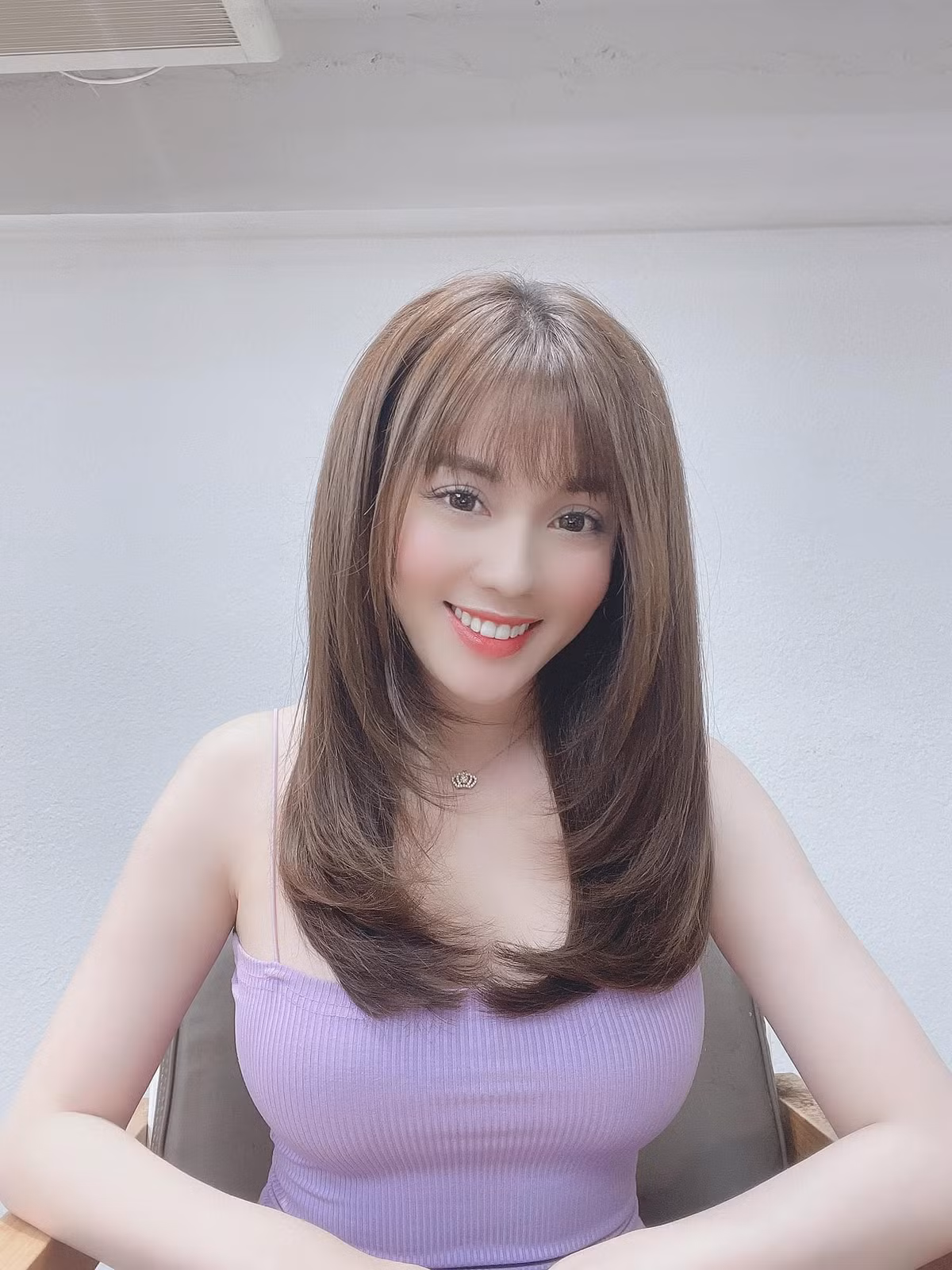 Hậu ly hôn, mọi động thái của nữ giảng viên này luôn nằm trong tầm ngắm của người hâm mộ. Nếu như Trọng Hưng tiếp tục công việc đạo diễn thì Âu Hà My cũng quay lại giảng đường, cô còn gây choáng hơn khi liên tục khoe tài sản "khủng" sau lùm xùm ly hôn.