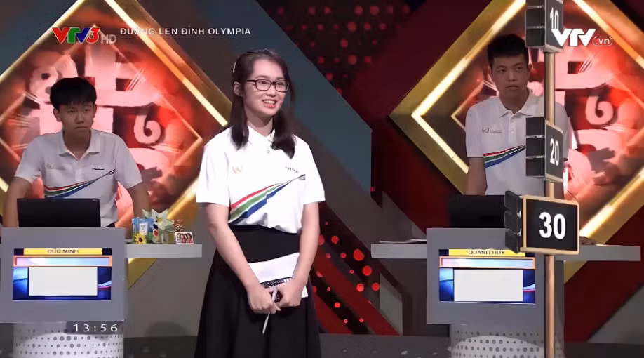 Ngoài xinh đẹp, Thùy Dương còn sở hữu bảng thành tích đáng nể trong học tập như 10 năm liền là học sinh giỏi, đạt giải Nhất và giải Nhì cuộc thi Violympic Toán qua mạng cấp huyện 5 năm tiểu học, giải Nhì học sinh giỏi môn Văn cấp huyện lớp 7,...