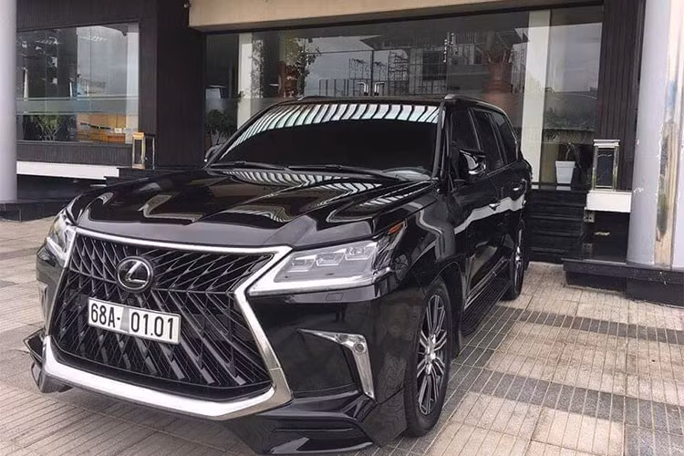 Người sở hữu Lexus LX570 Super Sport 2018 hơn 10 tỷ đồng đầu tiên tại miền Tây là một đại gia tại Kiên Giang. Ảnh: Tâm Võ.