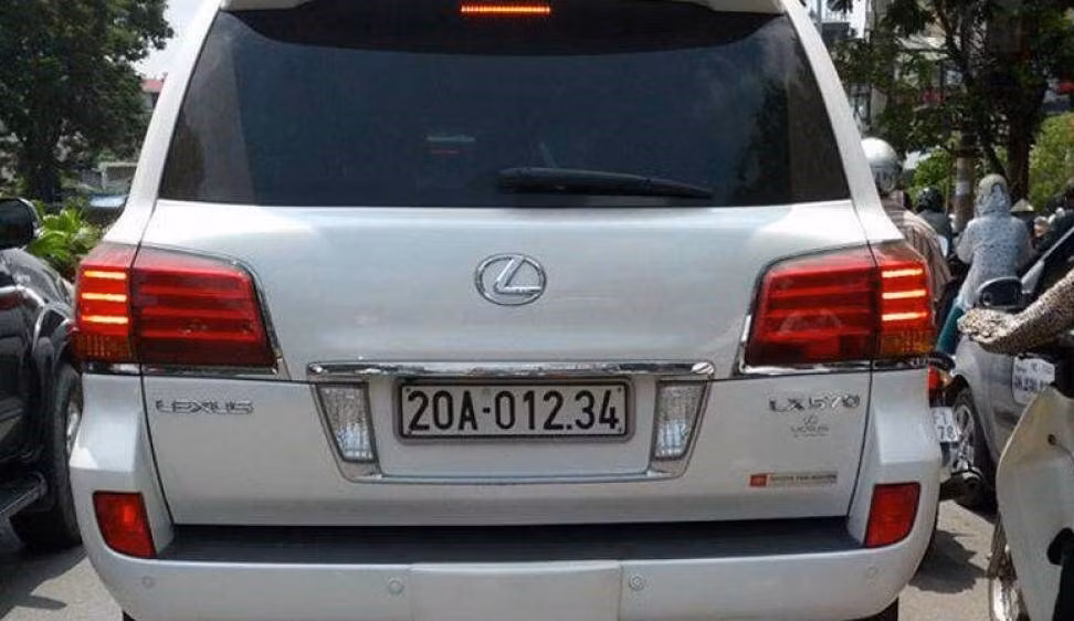 Một đại gia Thái Nguyên sở hữu Lexus LX570 với biển số tiến lên. Ảnh: oto.