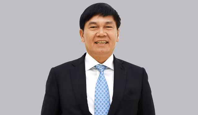 Bà Vũ Thị Hiền - vợ của ông Trần Đình Long sở hữu 202 triệu cổ phiếu HPG, tương đương 5.195 tỷ đồng. Tổng cộng hai vợ chồng ông Long sở hữu hơn 23.000 tỷ đồng.