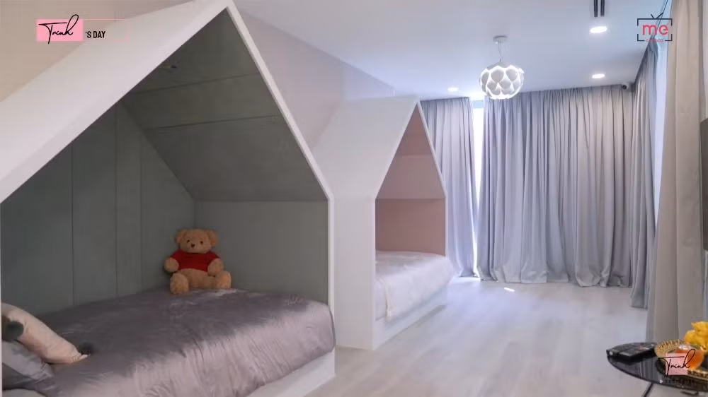 Tại tầng 1, nữ hoàng nội y chuẩn bị sẵn một phòng cho hai con nhỏ trong tương lai.