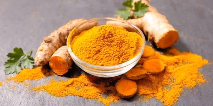 Với tinh bột nghệ, lấy một chút tinh bột rồi đổ vào xà phòng nếu thấy nó chuyển sang màu đỏ đậm hoặc tím thì nó là bột nghệ thật. Ảnh: Internet