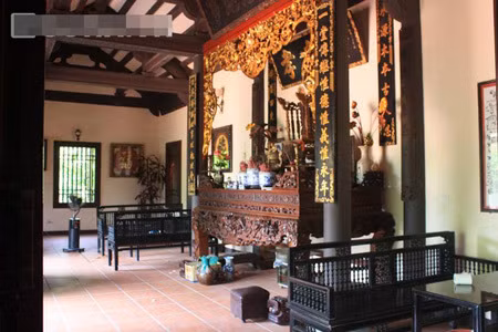 Đồ đạc trong ngôi nhà cũng sử dụng chất liệu gỗ, theo lối truyền thống của người dân vùng đồng bằng Bắc Bộ. Ảnh: Vietnamnet.