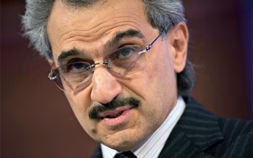 Hoàng tử Alwaleed bin Talal của Ả-rập Xê-út, người giàu nhất Trung Đông, cũng từng đưa ra lời hứa sẽ hiến tặng toàn bộ tài sản của mình (trị giá khoảng 32 tỷ USD) cho hoạt động từ thiện trong những năm sắp tới. Video: Kanye West tranh cử tổng thống, tỷ phú Tesla ủng hộ. Nguồn: VTC Now