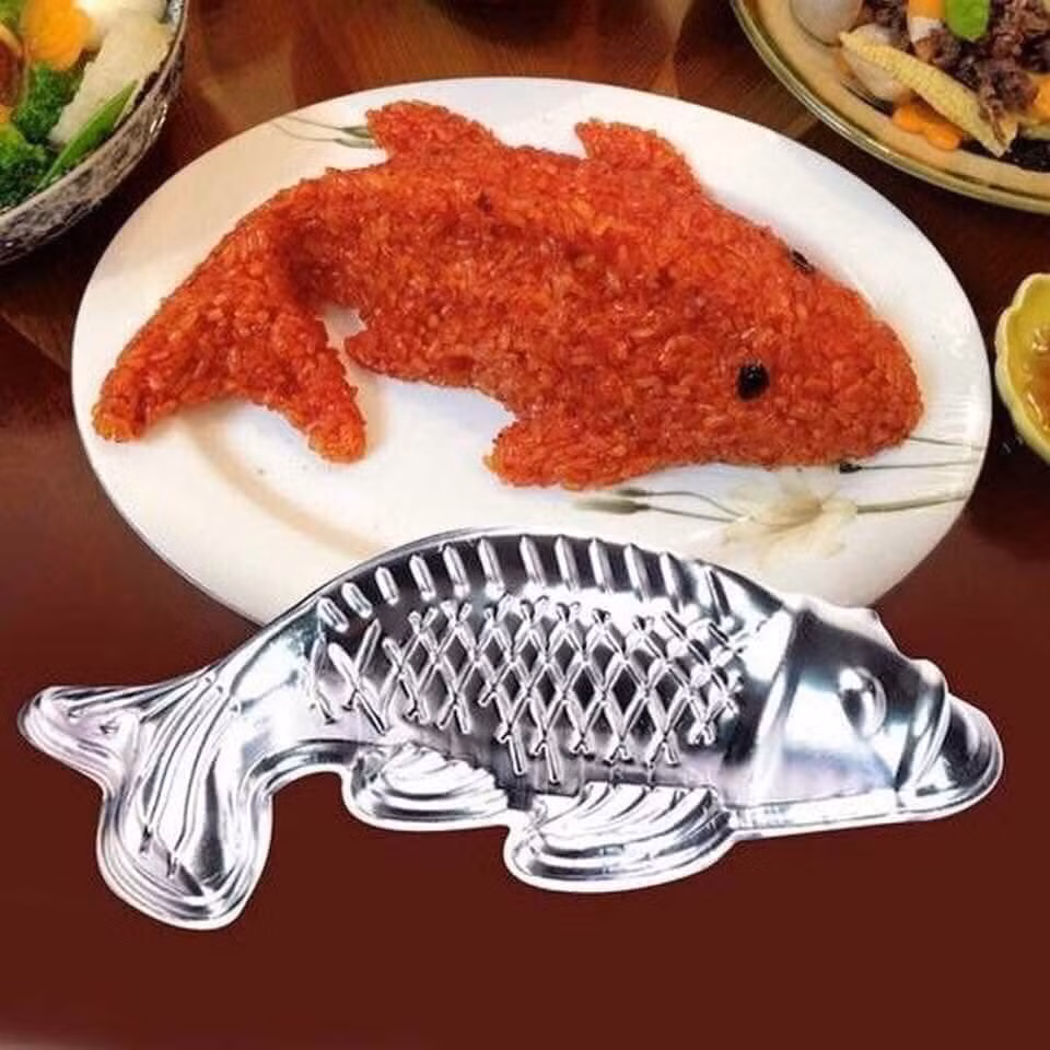 Cá chép “giả" hiện được rao bán nhiều trên chợ mạng với giá dao động từ 100.000 - 300.000 đồng/sản phẩm.